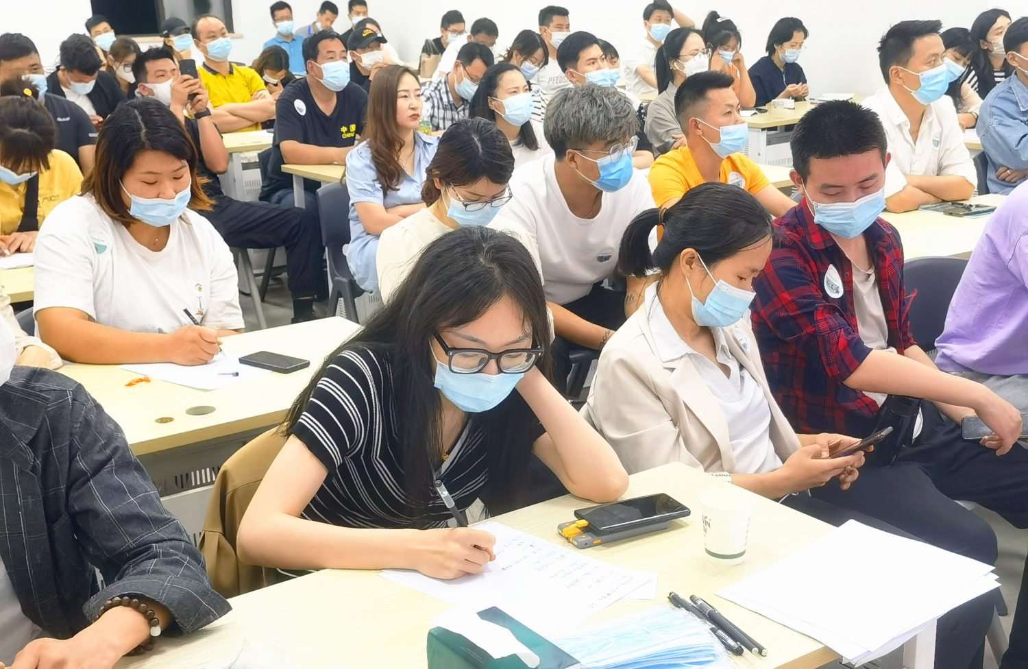 热烈祝贺第二届柳市春华电商交流会圆满成功！