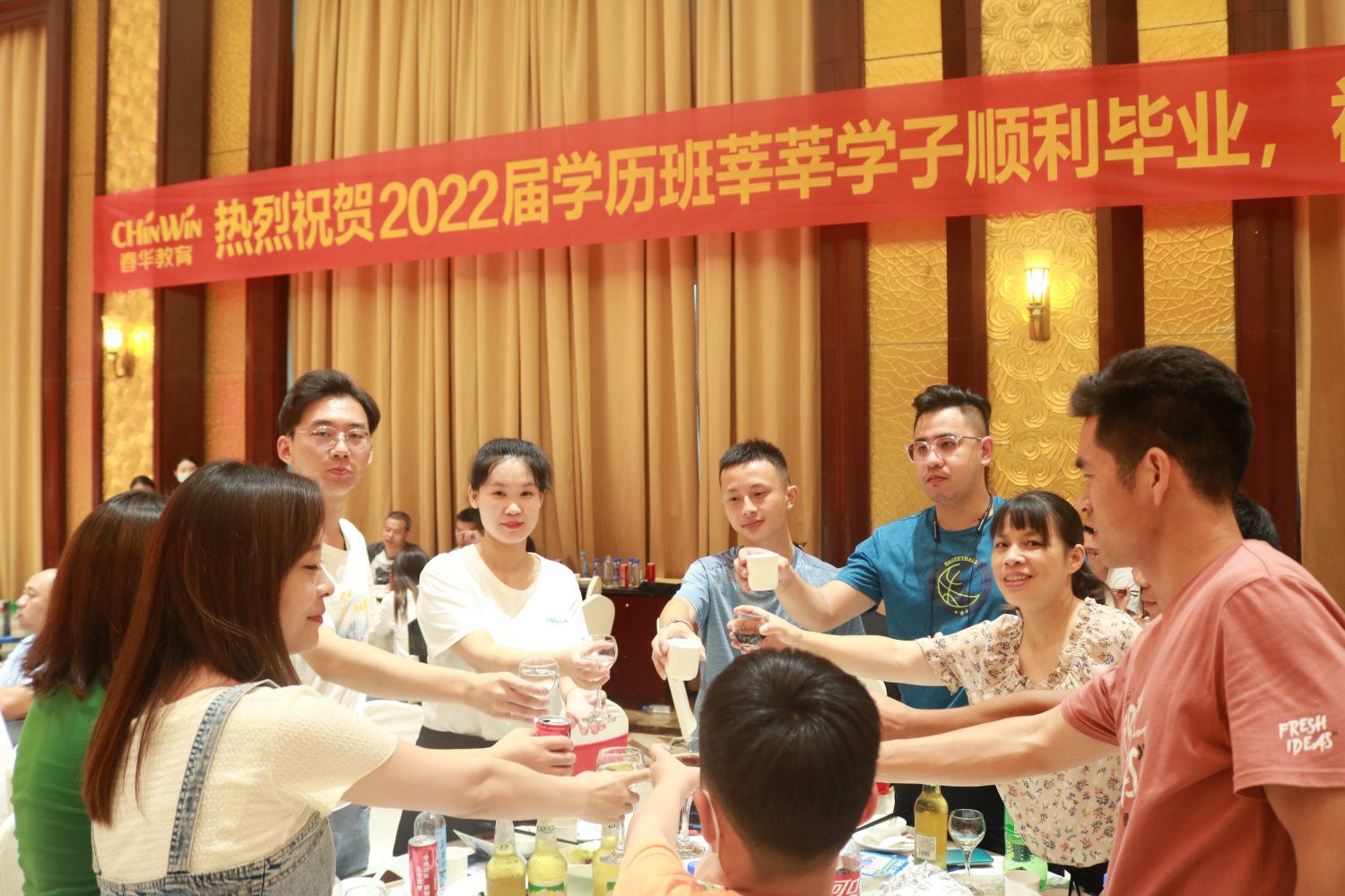 春华教育集团昆山三校2022届大专/本科学历班毕业典礼暨答谢酒会圆满举行