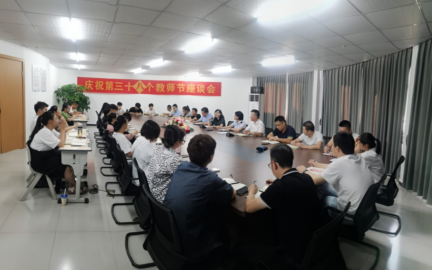 温州市才华技工学校庆祝第38个教师节座谈会圆满召开