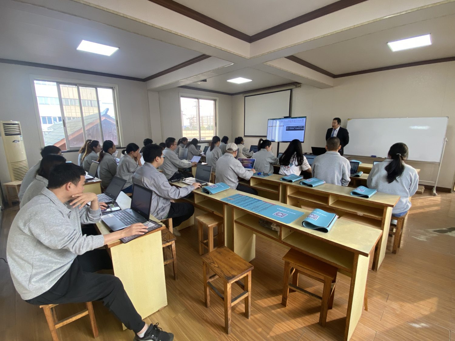 惠山春华助力江苏文汇钢业工程有限公司，为其定制《高效办公首期训练营》圆满收官