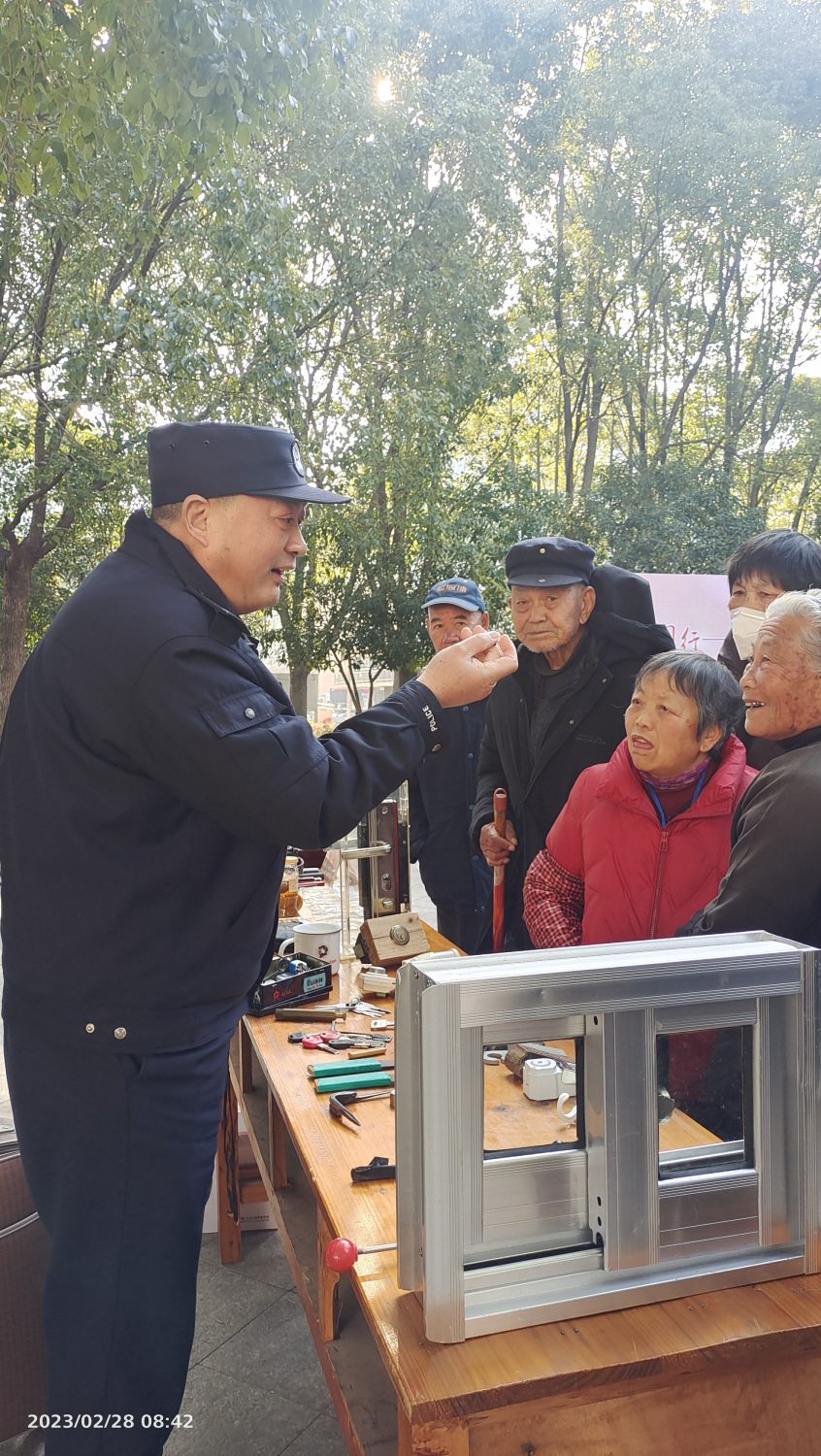 春华公益|同心同行学雷锋，暖春服务在行动