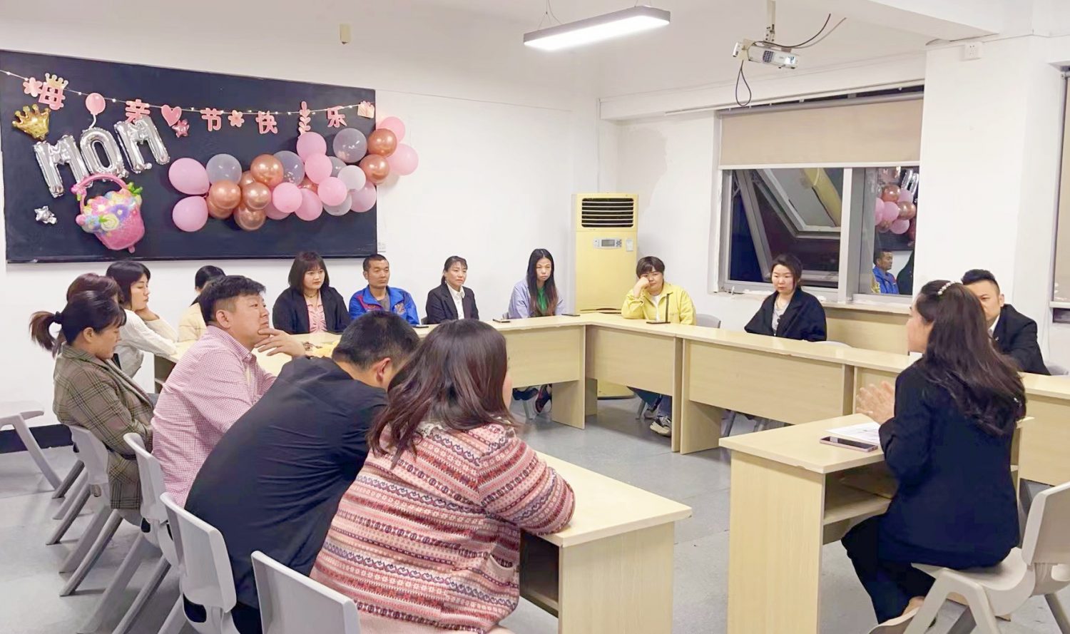 柳市春华2201平面电商全日制技能班家长会如期召开