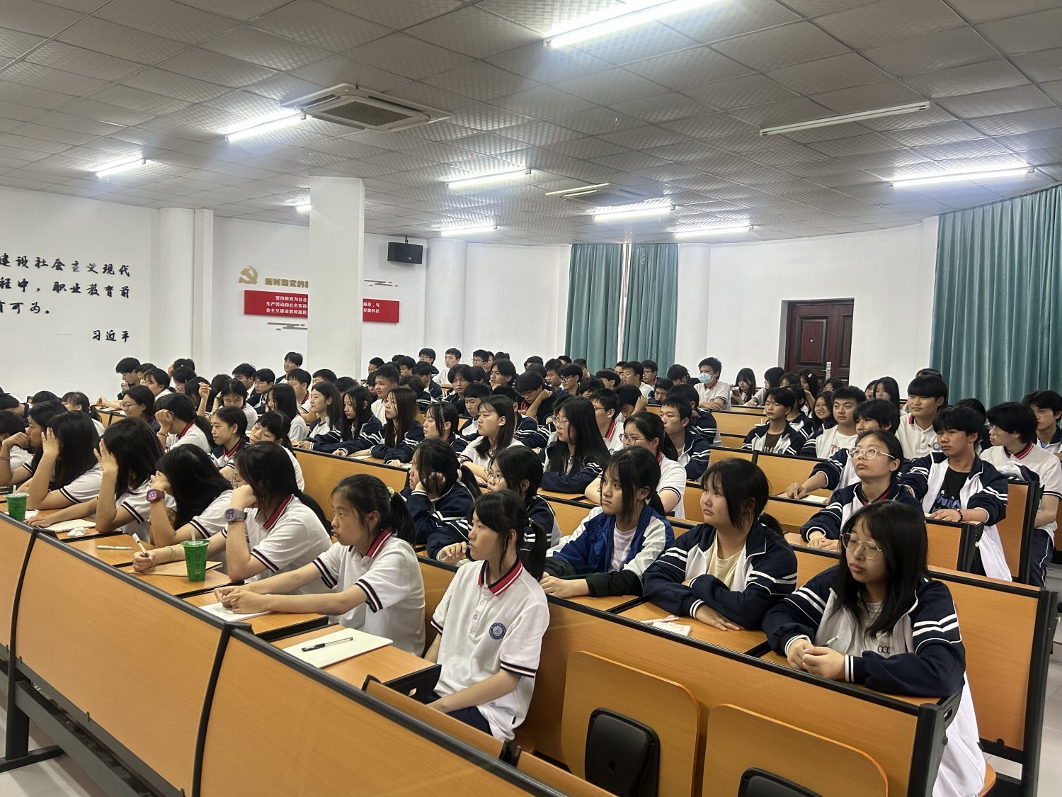 【才华资讯】《学习贯彻党的二十大精神》理论宣讲活动走进温州市才华技工学校