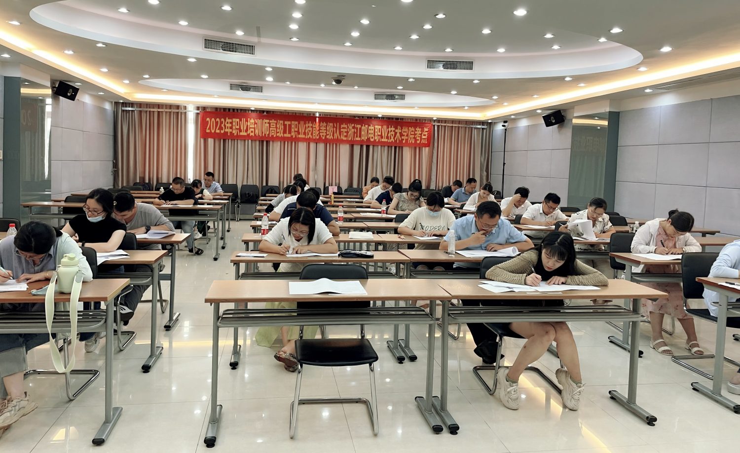 2023年职业培训师高级工职业技能等级认定考试如期举行，60%考生来自春华教育！