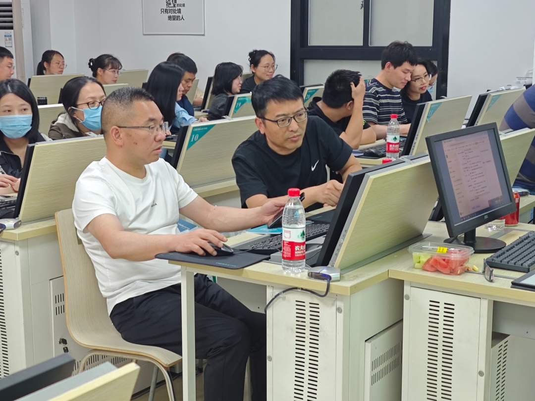 春华教育AI赋能铁枫堂，DeepSeek领航职场变革，开启智能办公新篇章